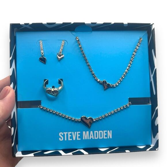 NEW Steve Madden Gold Heart Gift Set Earrings Bracelet Ring Necklace Valentine's - Picture 1 of 12